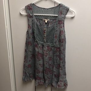 NWT FLORAL SLEEVELESS TOP